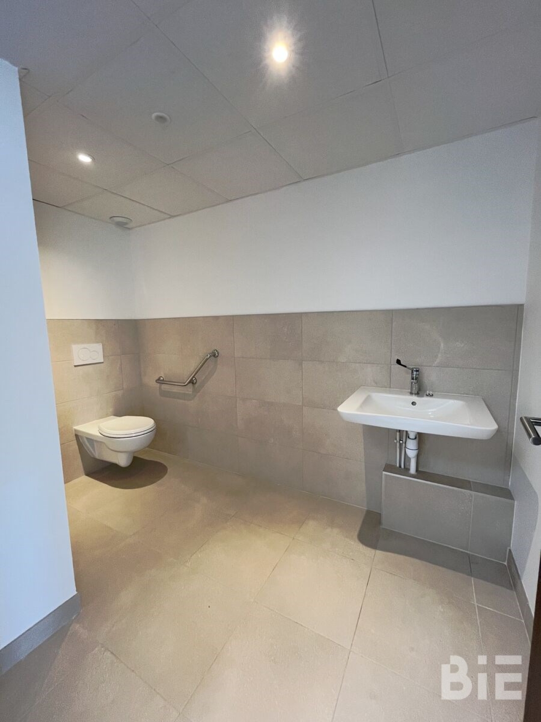Photo 4 – Vente bureaux	BORDEAUX (33300)