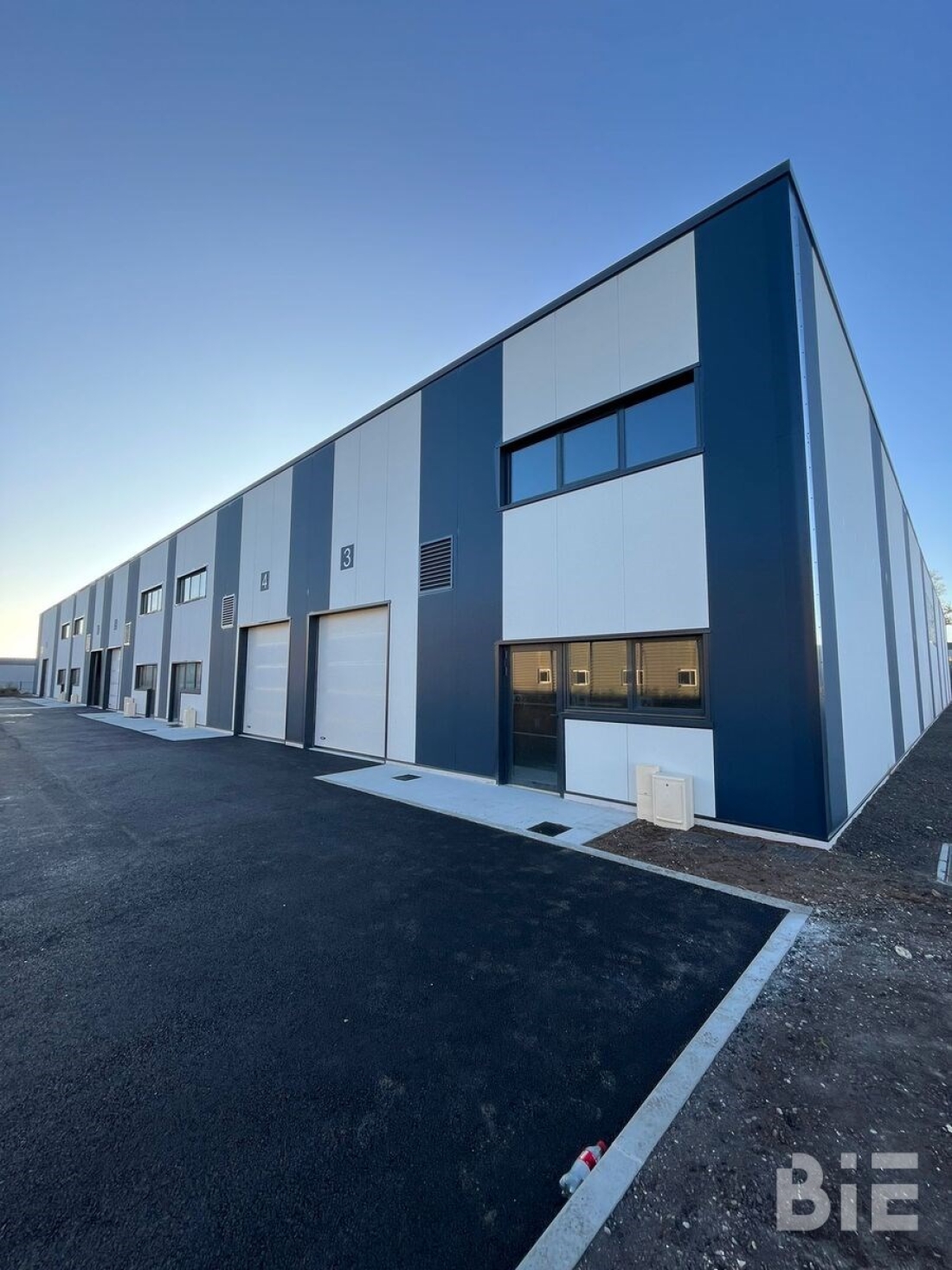 Photo 2 – Vente entrepôts / activités	BLANQUEFORT (33290)