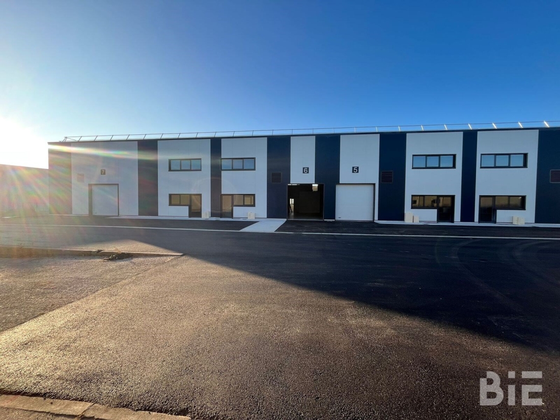 Photo 1 – Vente entrepôts / activités	BLANQUEFORT (33290)