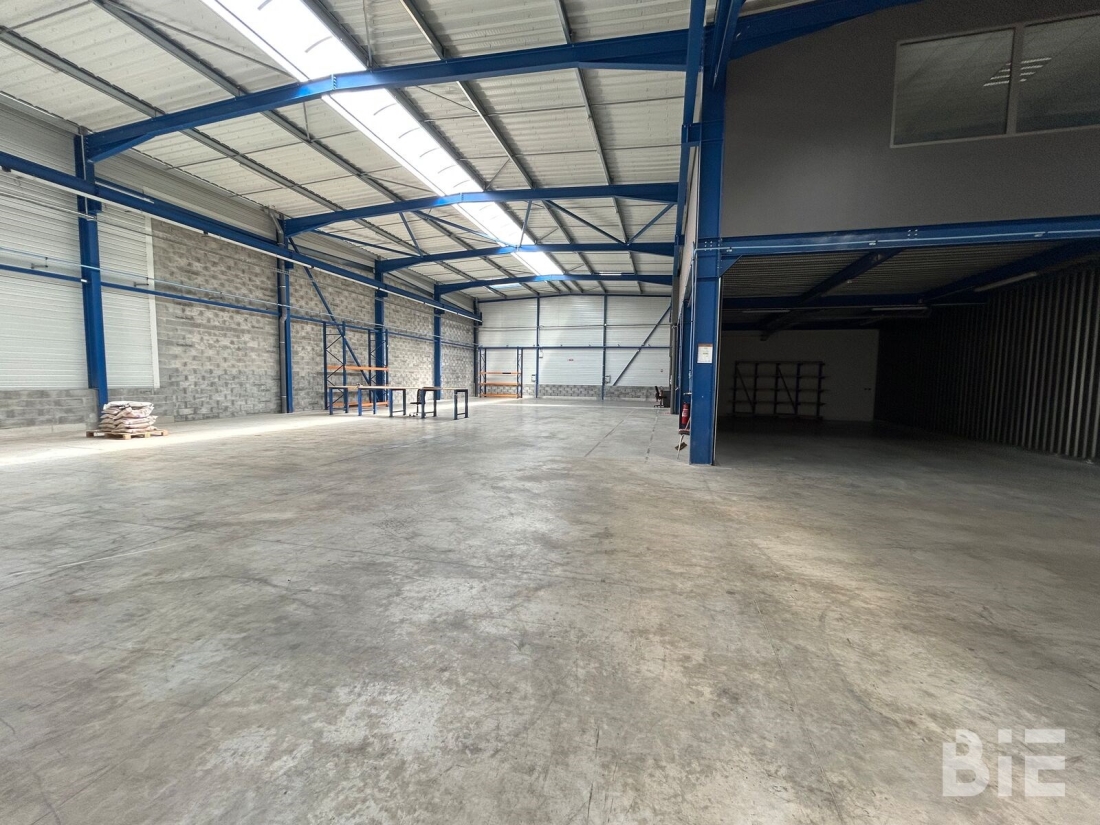 Photo 4 – Location entrepôts / activités	SAINT JEAN D'ILLAC (33127)