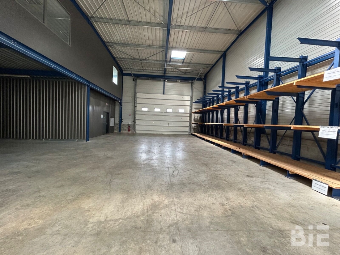 Photo 8 – Location entrepôts / activités	SAINT JEAN D'ILLAC (33127)