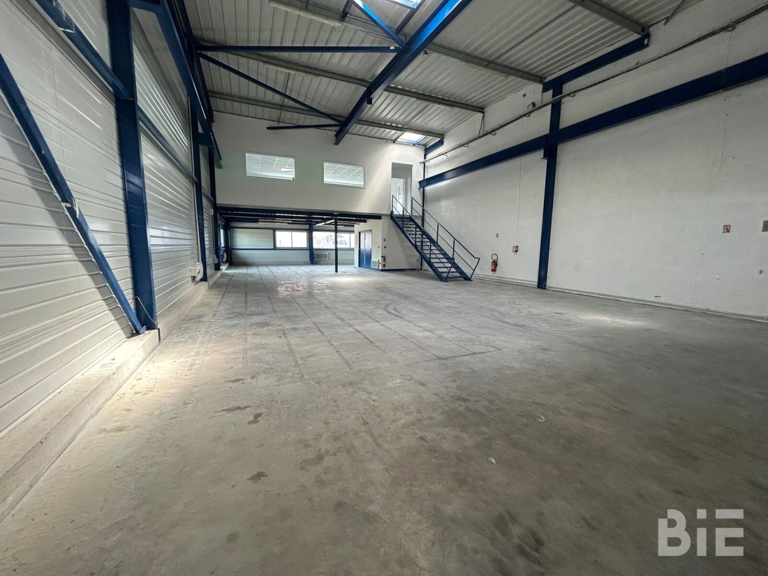 Photo 15 – Location entrepôts / activités	SAINT JEAN D'ILLAC (33127)