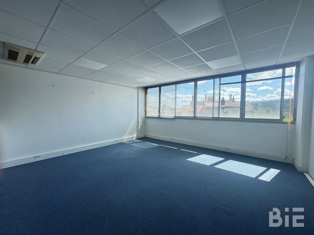 Photo 1 – Location bureaux	BORDEAUX (33000)