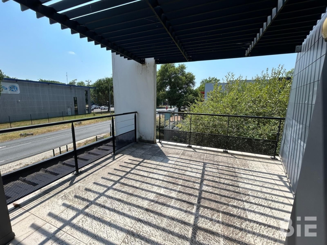 Photo 6 – Location entrepôts / activités	CANEJAN (33610)