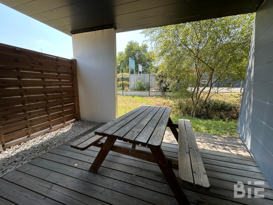 Photo 8 – Location entrepôts / activités	CANEJAN (33610)