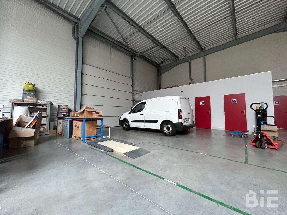 Photo 4 – Location entrepôts / activités	CANEJAN (33610)