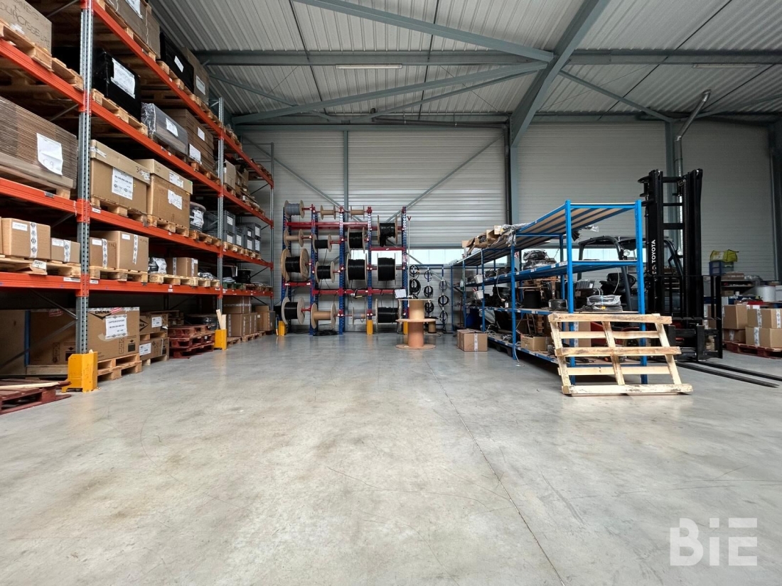 Photo 2 – Location entrepôts / activités	CANEJAN (33610)