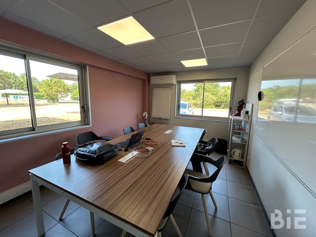 Photo 12 – Location entrepôts / activités	SAUGNACQ ET MURET (40410)