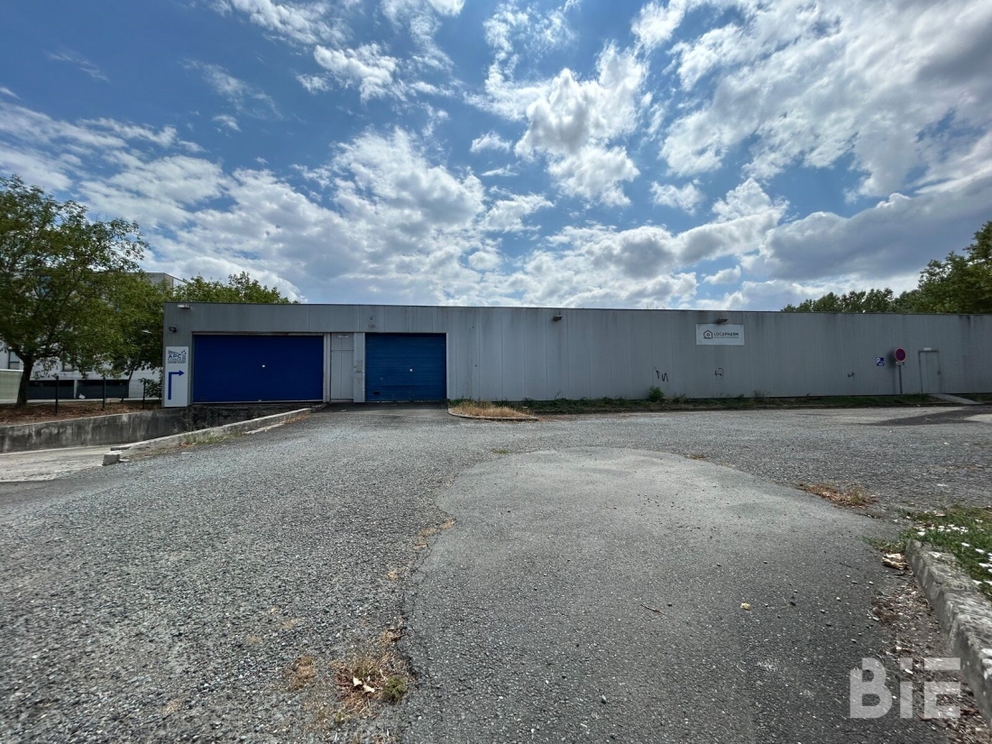 Photo 2 – Location entrepôts / activités	BORDEAUX (33300)