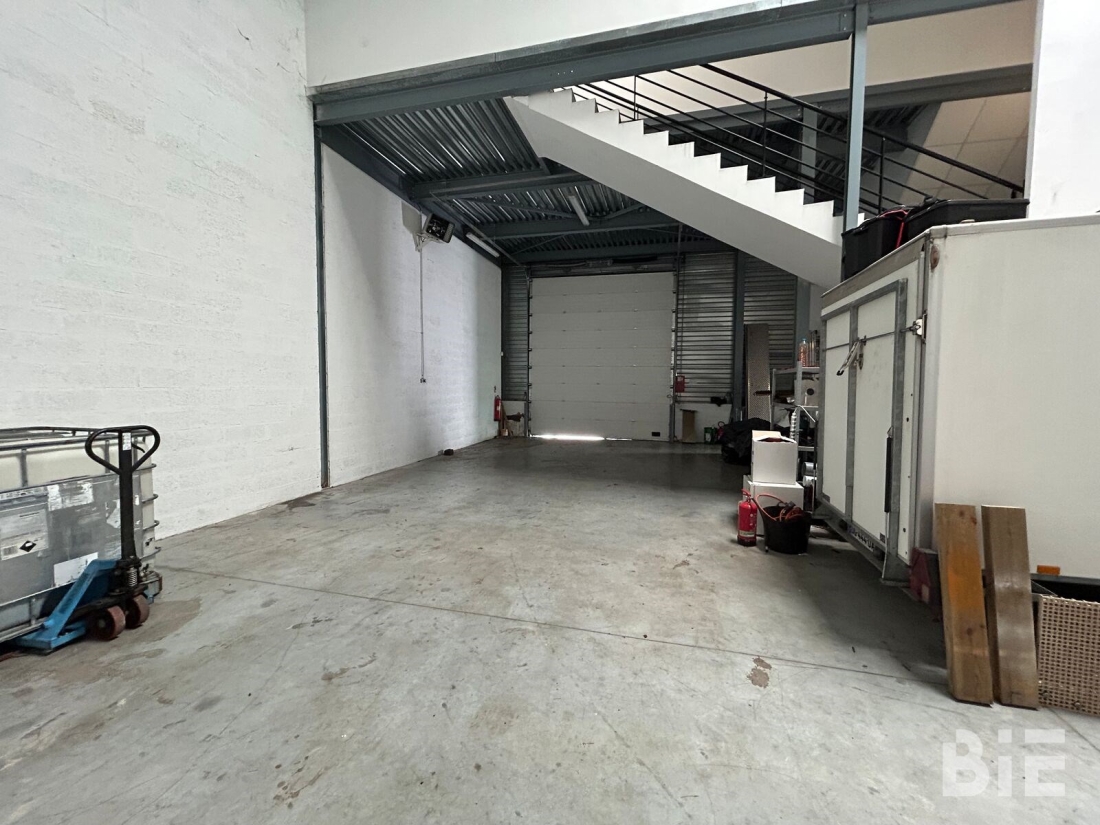 Photo 5 – Location entrepôts / activités	SAINT JEAN D'ILLAC (33127)