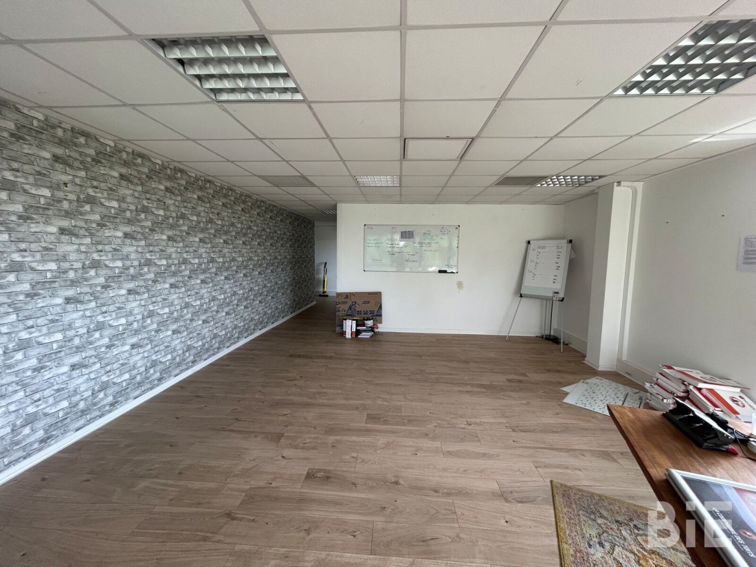 Photo 9 – Location entrepôts / activités	SAINT JEAN D'ILLAC (33127)
