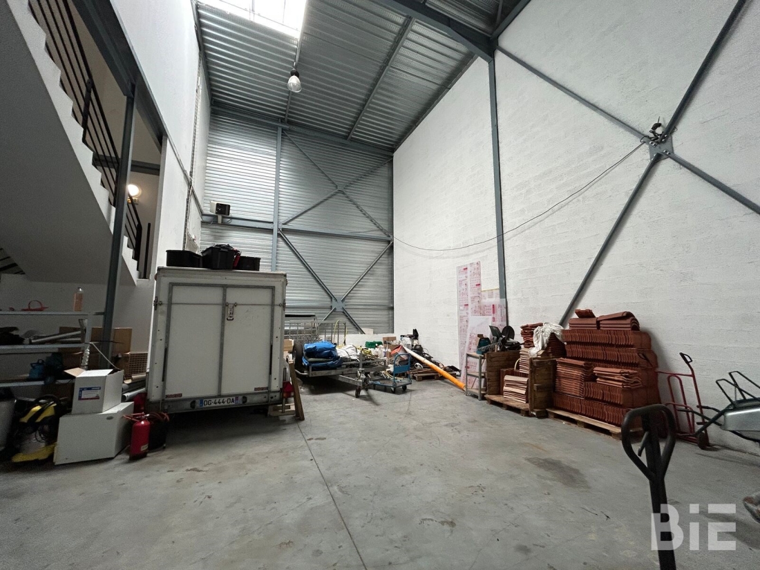 Photo 6 – Location entrepôts / activités	SAINT JEAN D'ILLAC (33127)