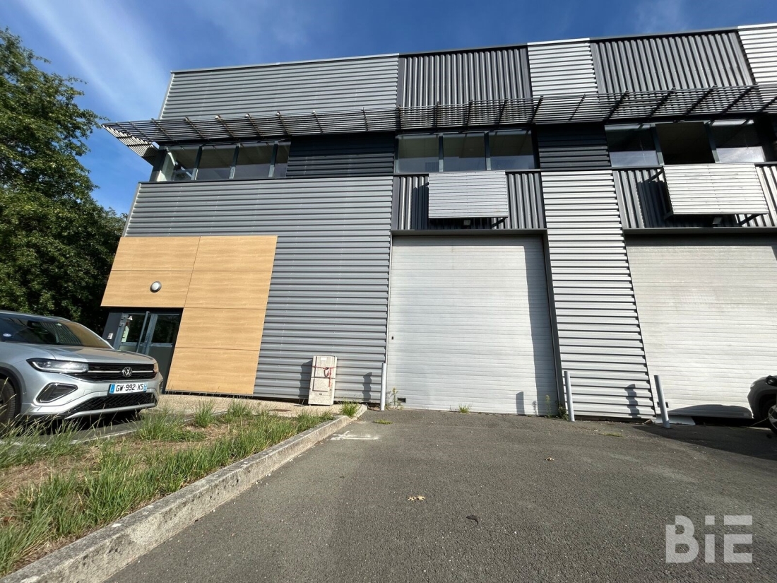 Photo 3 – Location entrepôts / activités	SAINT JEAN D'ILLAC (33127)