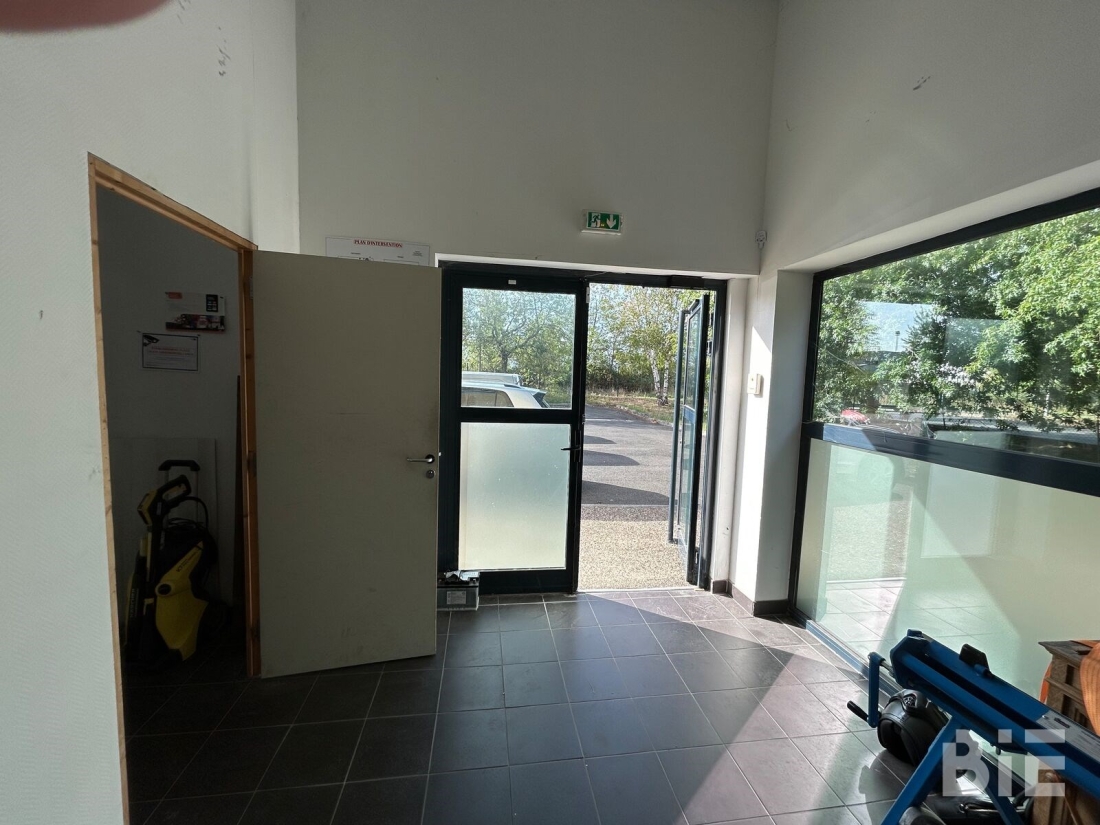 Photo 8 – Location entrepôts / activités	SAINT JEAN D'ILLAC (33127)