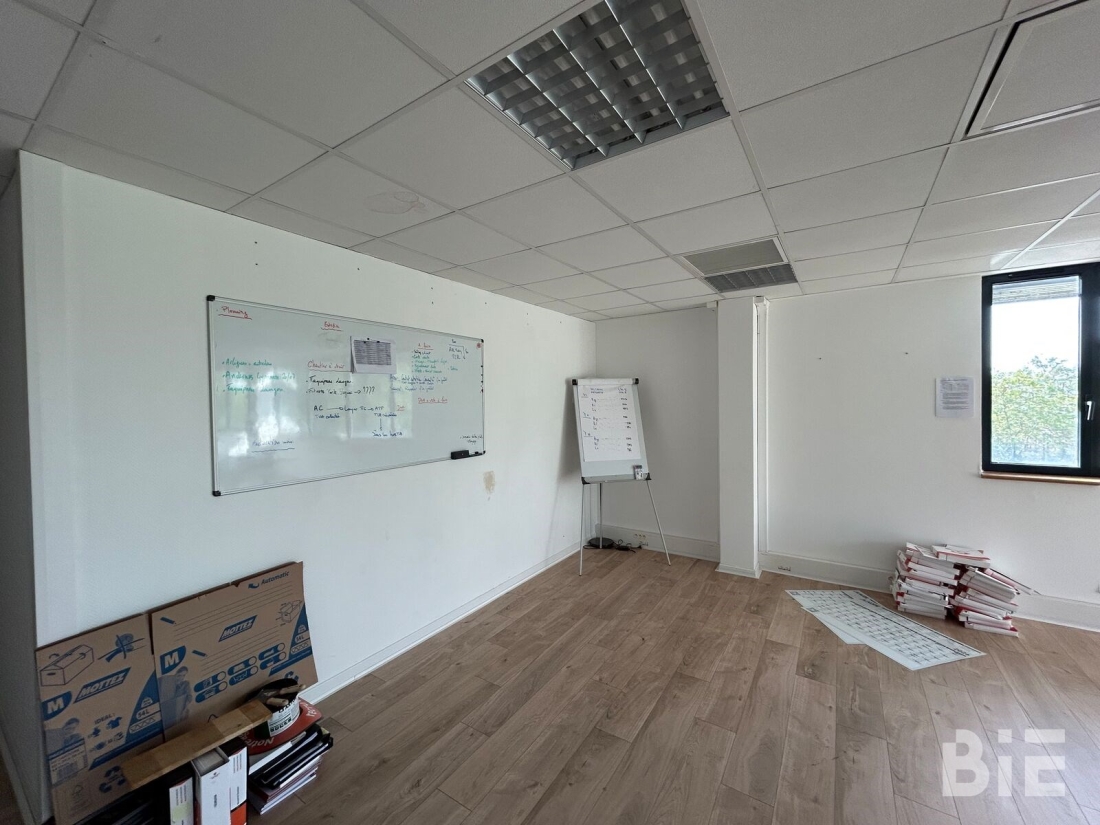 Photo 10 – Location entrepôts / activités	SAINT JEAN D'ILLAC (33127)