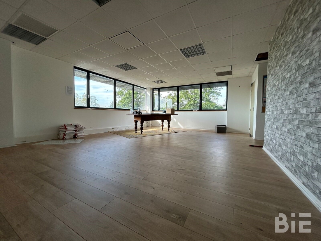 Photo 11 – Location entrepôts / activités	SAINT JEAN D'ILLAC (33127)