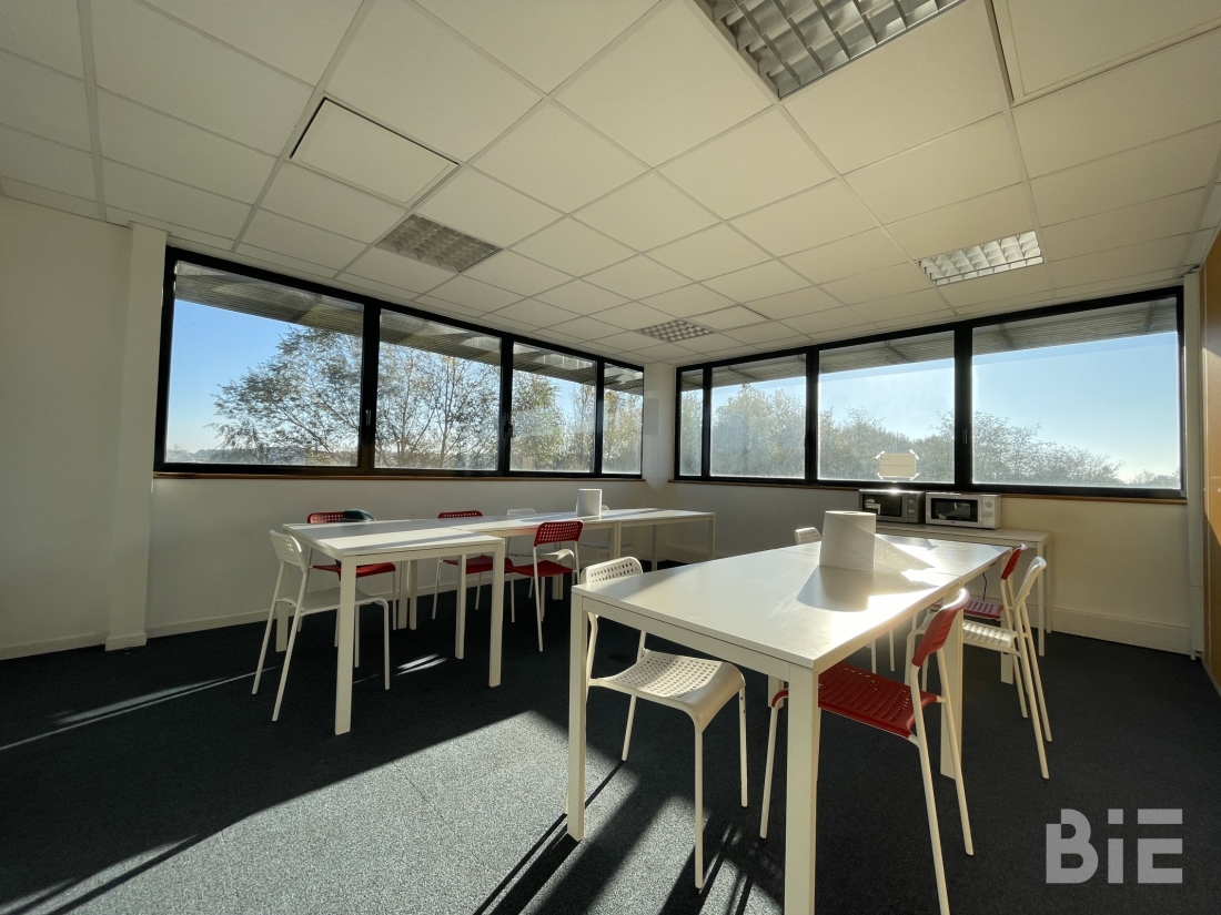 Photo 4 – Location entrepôts / activités	SAINT JEAN D'ILLAC (33127)