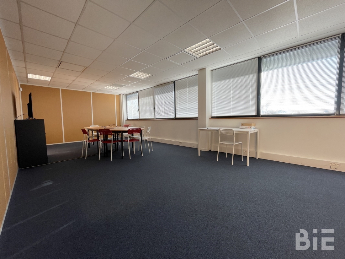 Photo 5 – Location entrepôts / activités	SAINT JEAN D'ILLAC (33127)