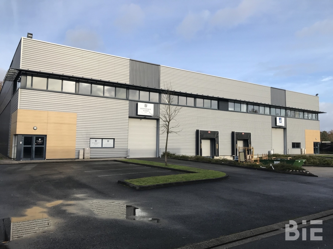Photo 1 – Location entrepôts / activités	SAINT JEAN D'ILLAC (33127)