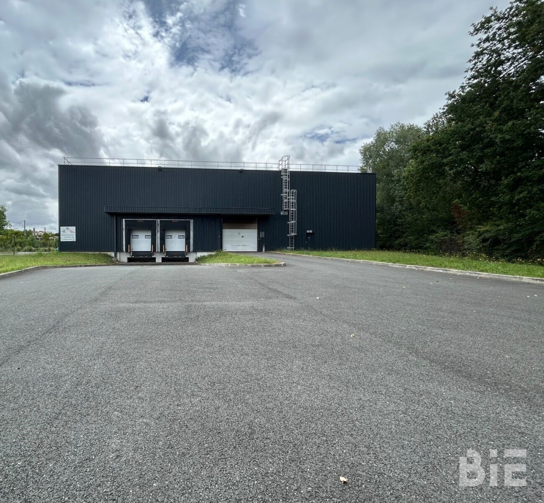 Photo 10 – Location entrepôts / activités	AMBARES ET LAGRAVE (33440)