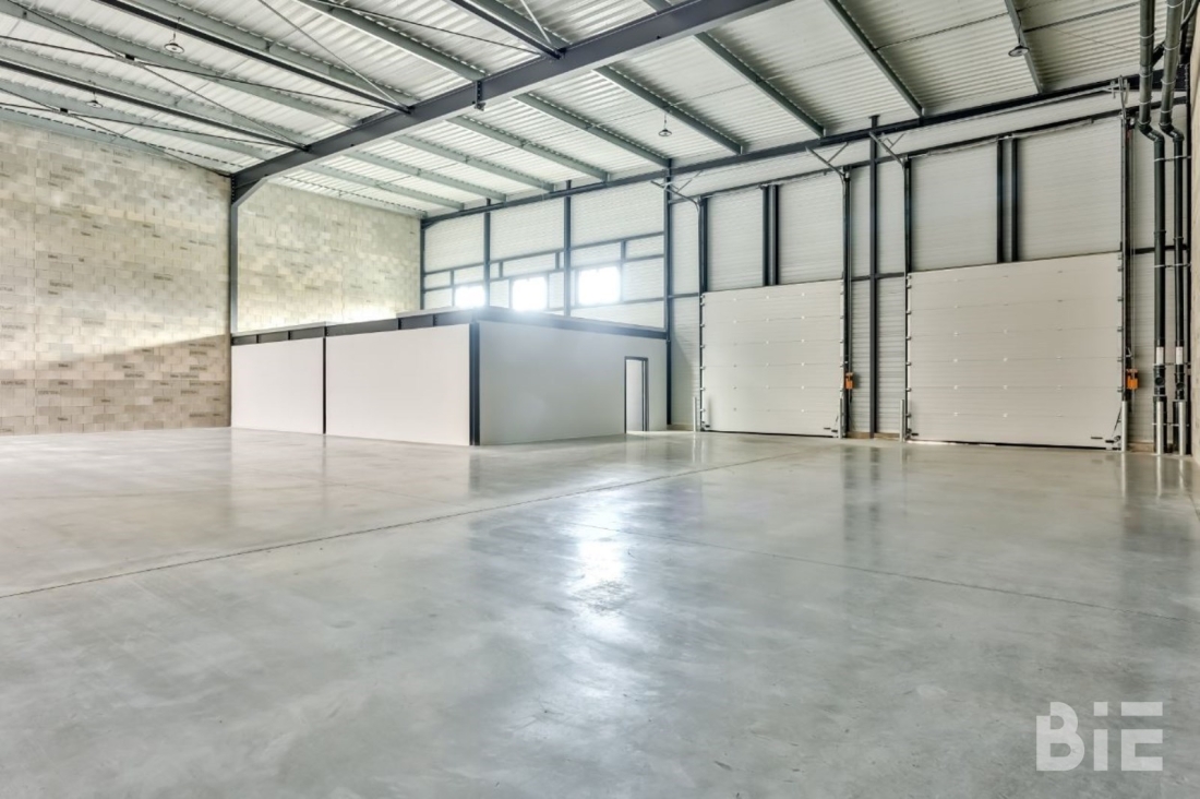 Photo 7 – Location entrepôts / activités	AMBARES ET LAGRAVE (33440)