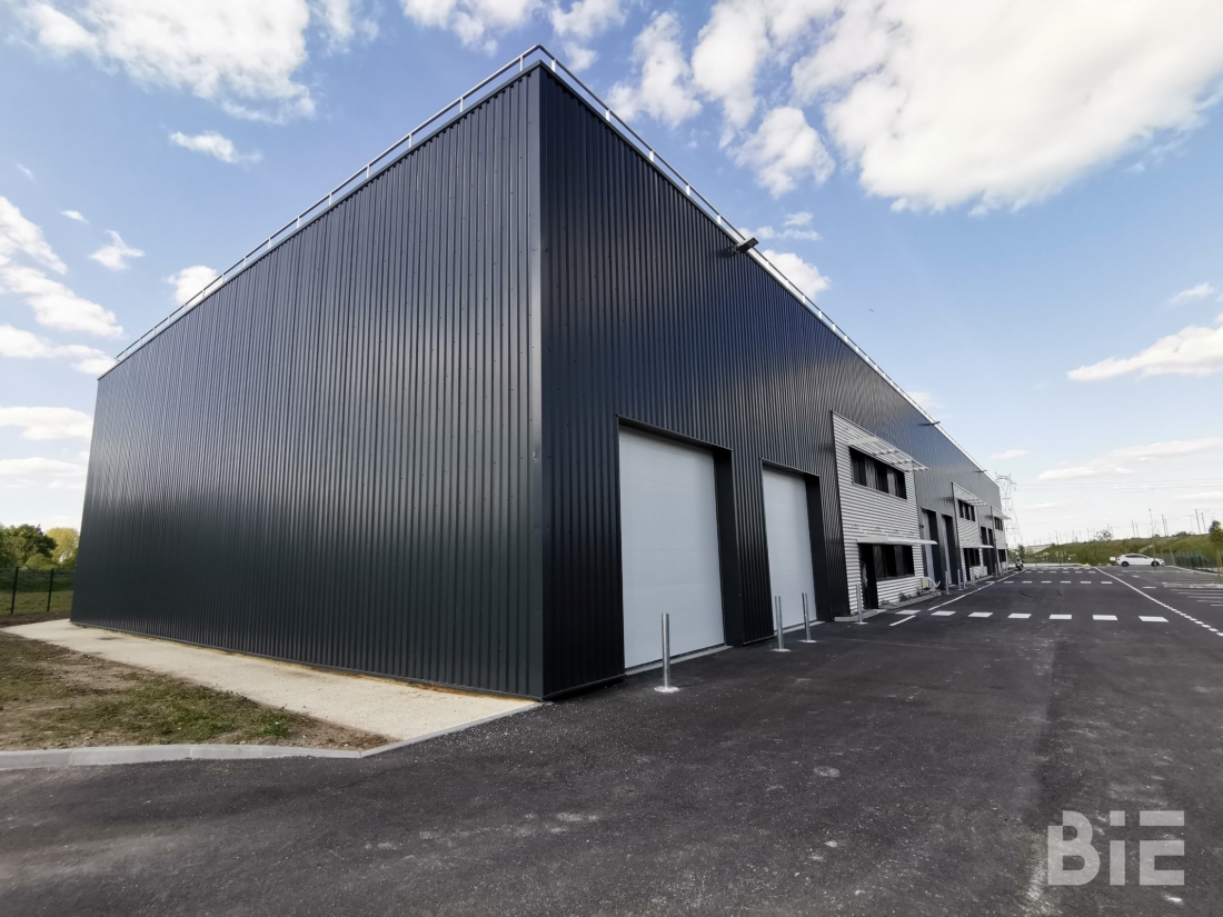 Photo 2 – Location entrepôts / activités	AMBARES ET LAGRAVE (33440)