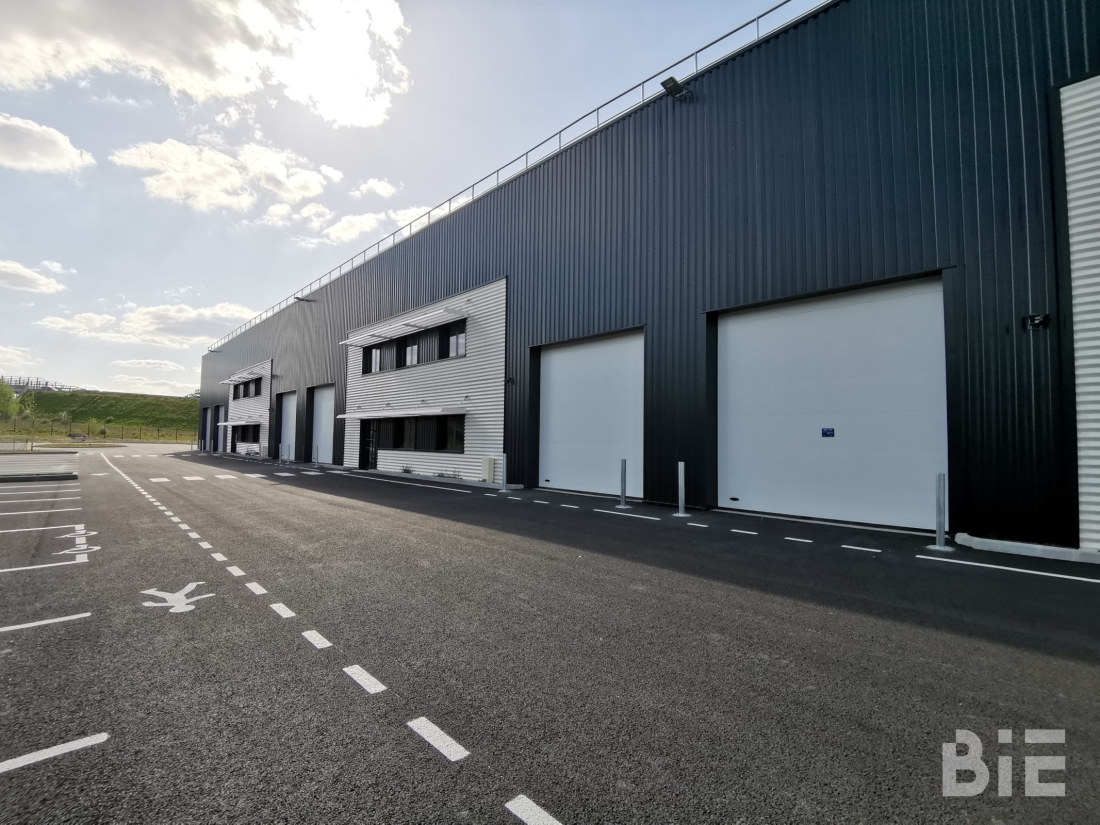 Photo 3 – Location entrepôts / activités	AMBARES ET LAGRAVE (33440)