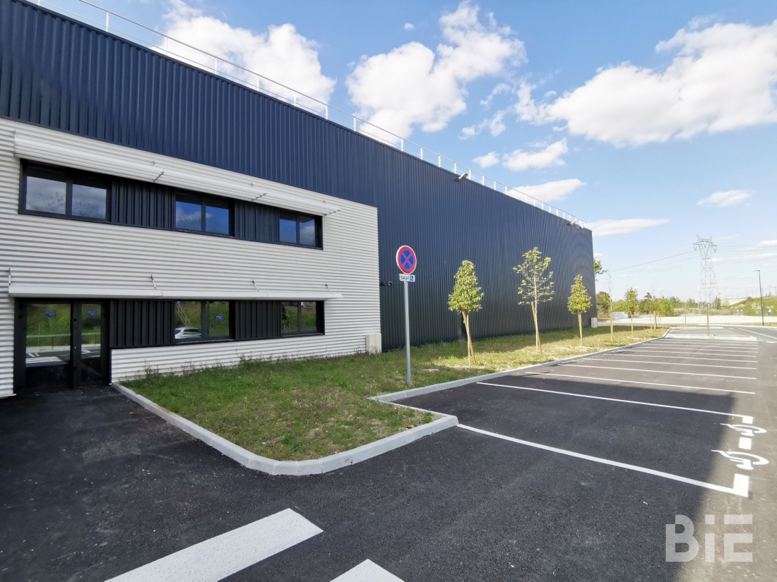 Photo 1 – Location entrepôts / activités	AMBARES ET LAGRAVE (33440)