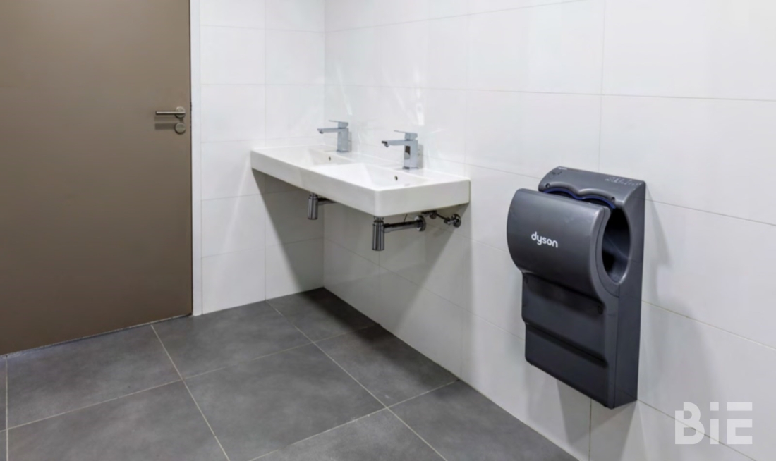 Photo 7 – Location entrepôts / activités	BRUGES (33520)