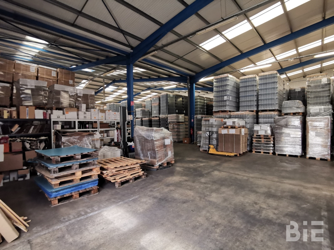 Photo 2 – Location entrepôts / activités	POMPIGNAC (33370)