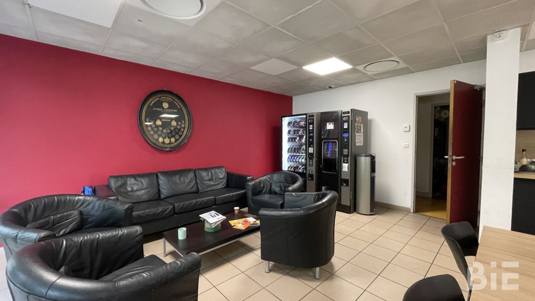 Photo 7 – Location entrepôts / activités	CANEJAN (33610)