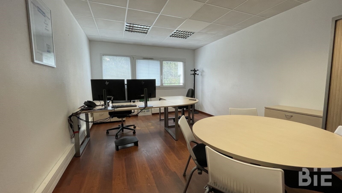 Photo 5 – Location entrepôts / activités	CANEJAN (33610)