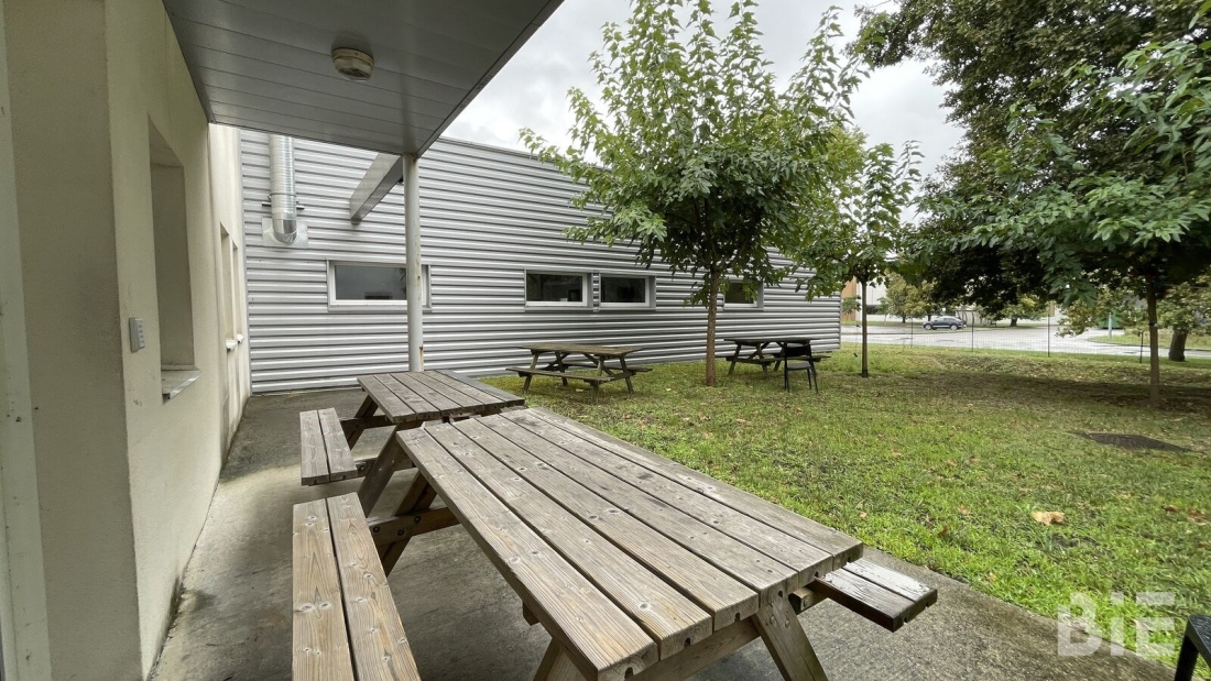 Photo 8 – Location entrepôts / activités	CANEJAN (33610)