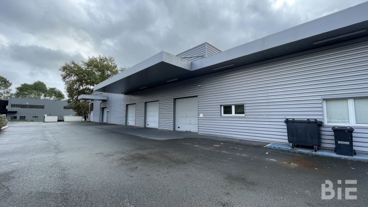 Photo 1 – Location entrepôts / activités	CANEJAN (33610)