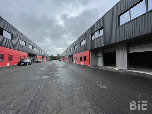 Photo 1 – Location entrepôts / activités	TRESSES (33370)