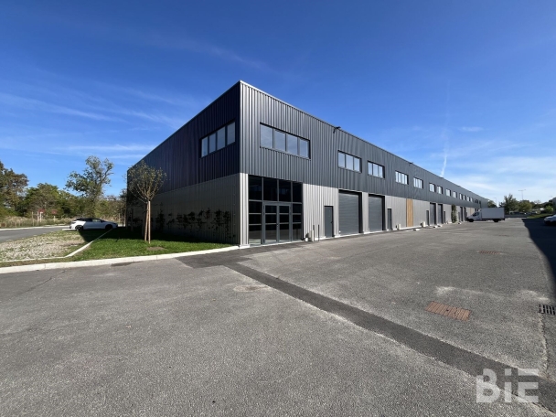 Photo 1 – Location entrepôts / activités	AMBARES ET LAGRAVE (33440)