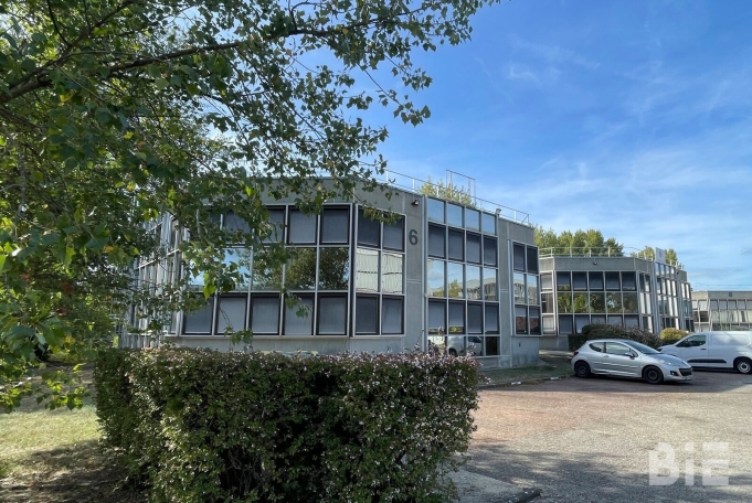 Photo 1 – Location bureaux	BRUGES (33520)