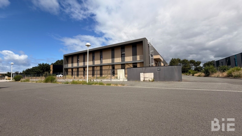 Photo 1 – Vente entrepôts / activités	AUDENGE (33980)