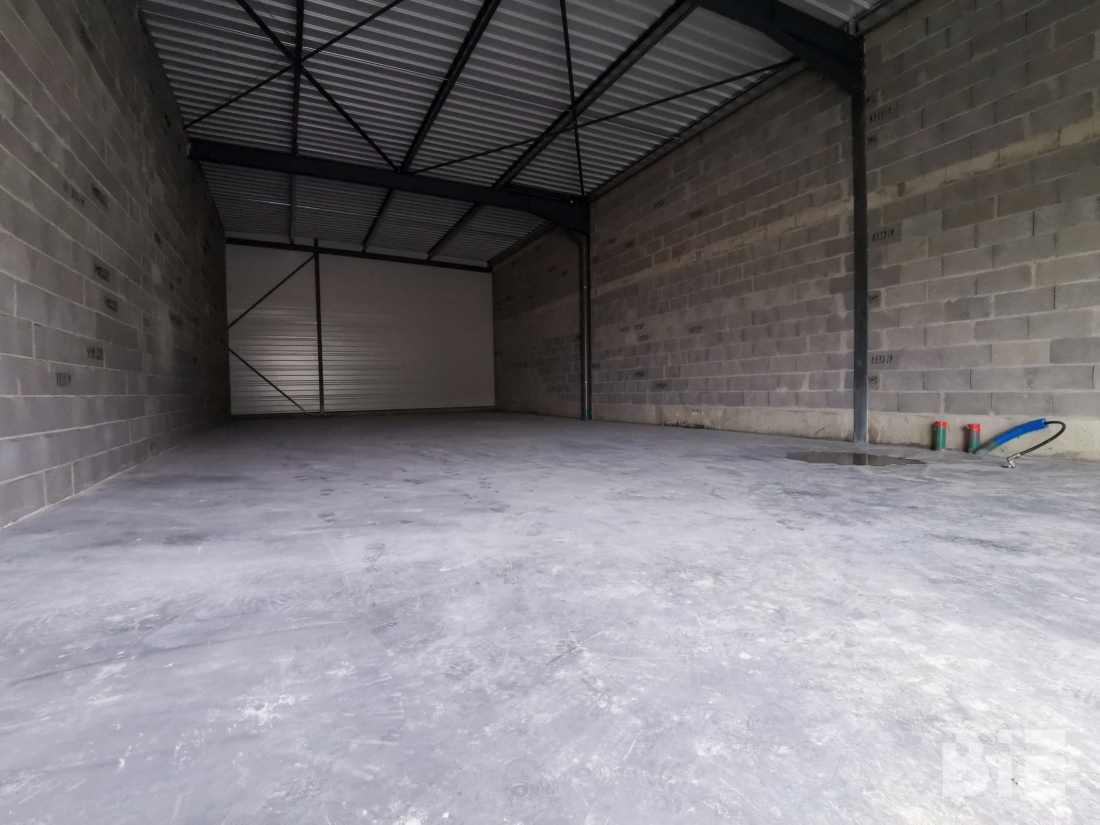 Photo 2 – Location entrepôts / activités	MONTUSSAN (33450)