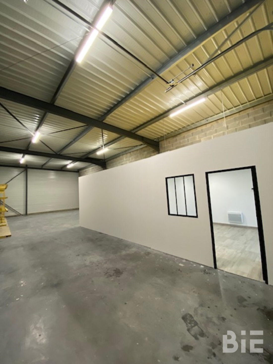 Photo 3 – Location entrepôts / activités	MONTUSSAN (33450)