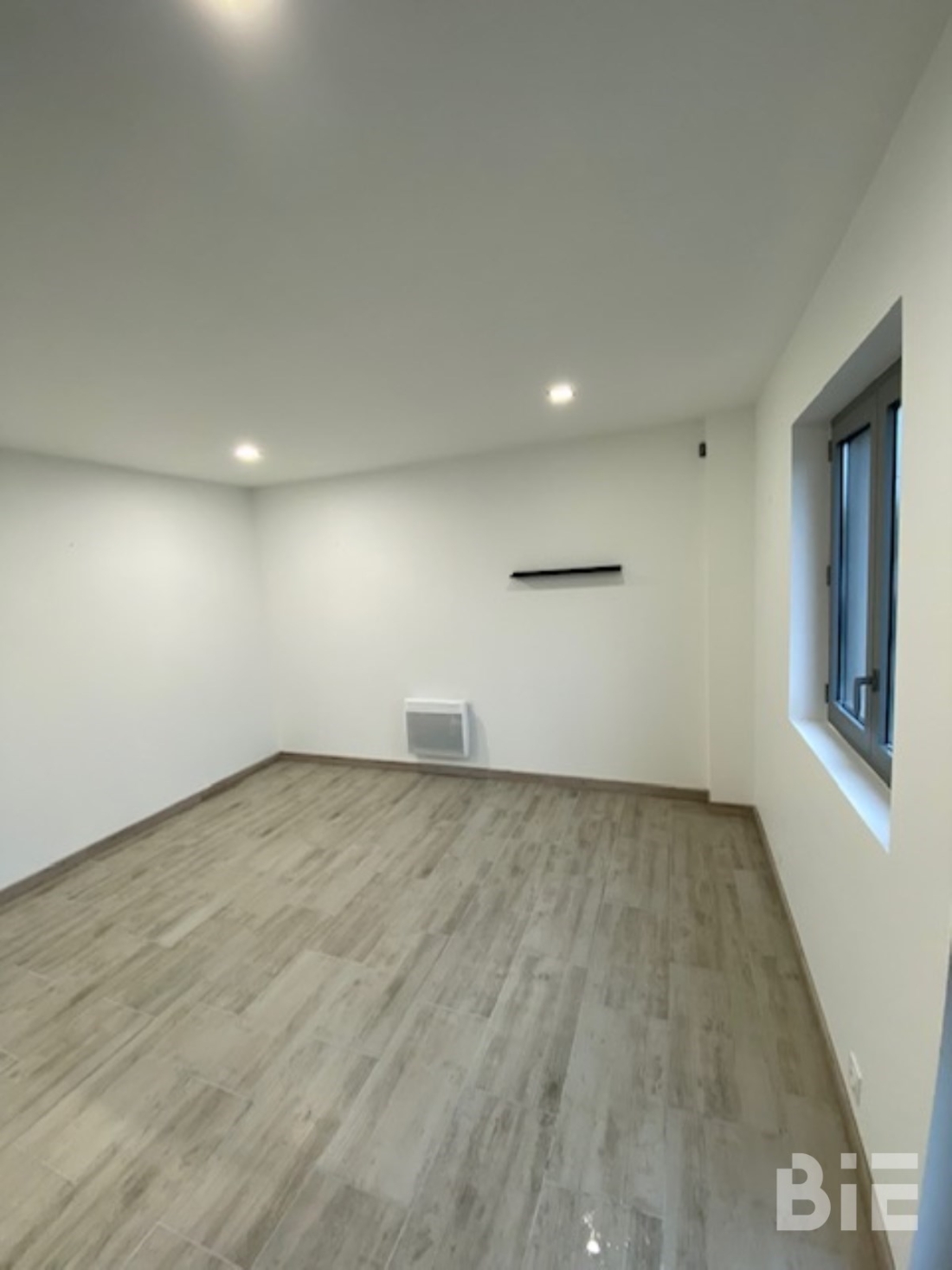 Photo 4 – Location entrepôts / activités	MONTUSSAN (33450)