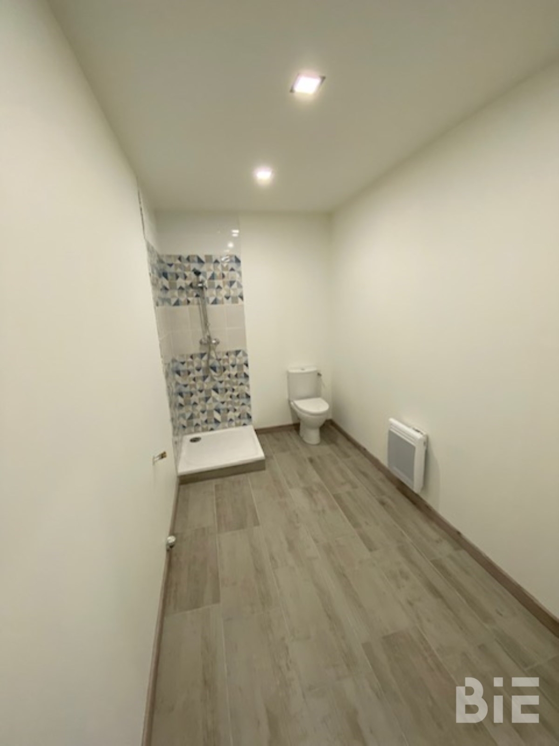 Photo 5 – Location entrepôts / activités	MONTUSSAN (33450)