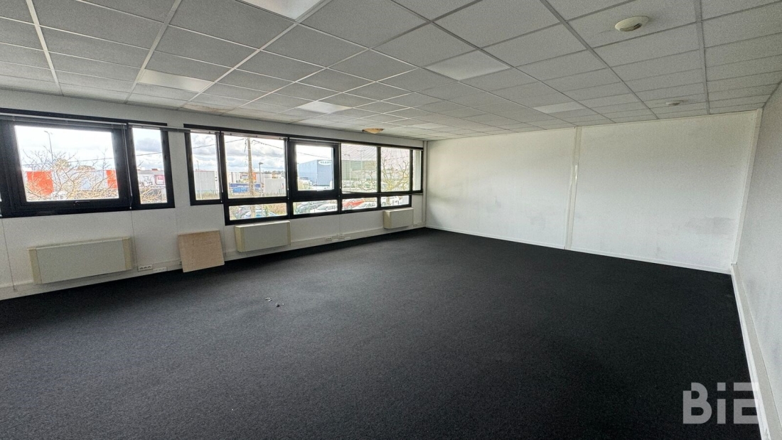 Photo 6 – Location bureaux	CANEJAN (33610)