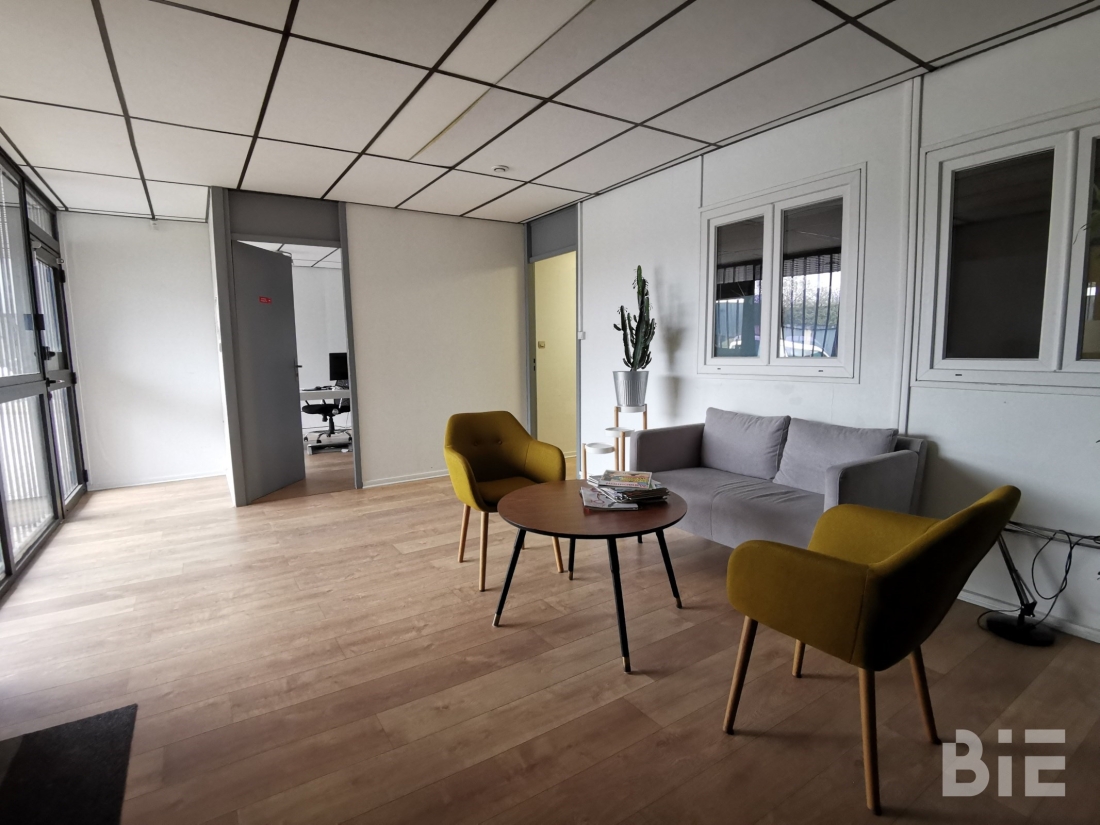 Photo 2 – Location entrepôts / activités	MERIGNAC (33700)