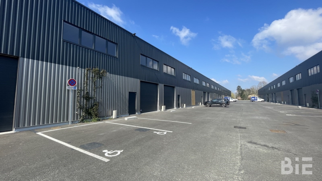 Photo 3 – Location entrepôts / activités	AMBARES ET LAGRAVE (33440)