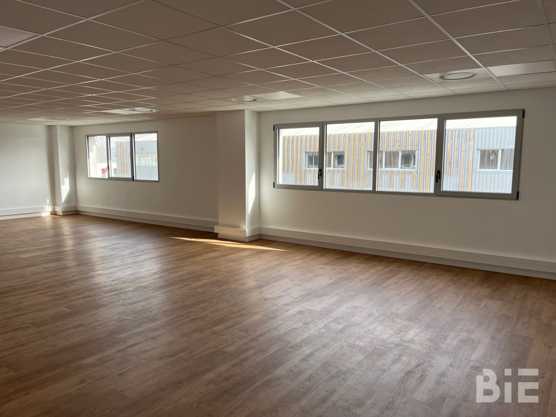 Photo 5 – Location entrepôts / activités	PAU (64000)