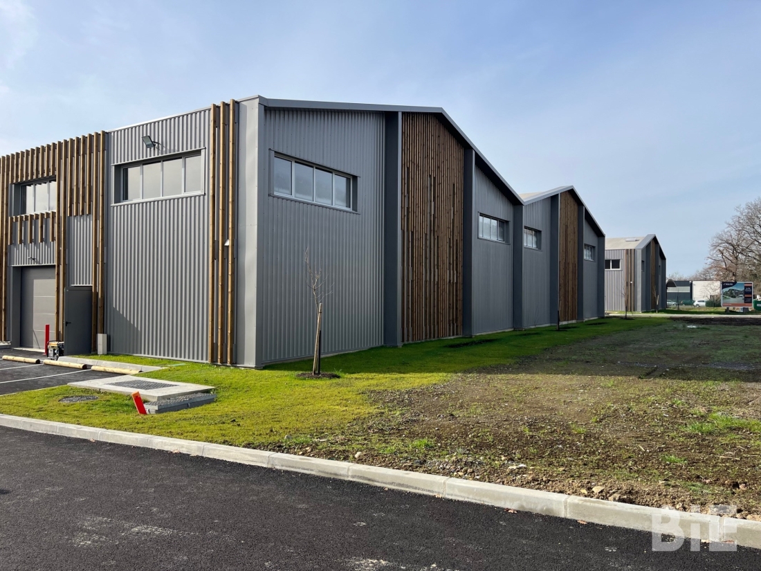 Photo 3 – Location entrepôts / activités	PAU (64000)