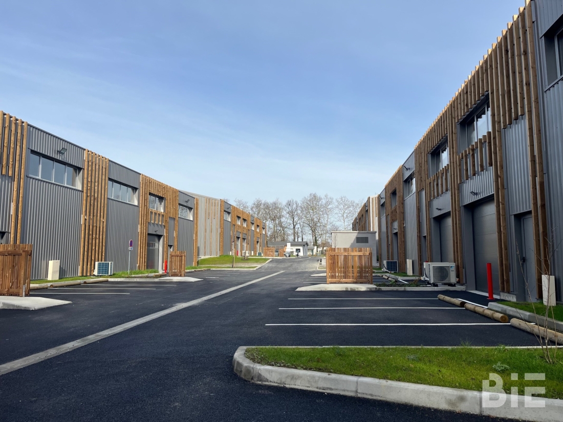 Photo 2 – Location entrepôts / activités	PAU (64000)