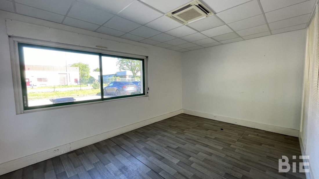 Photo 4 – Location entrepôts / activités	MERIGNAC (33700)