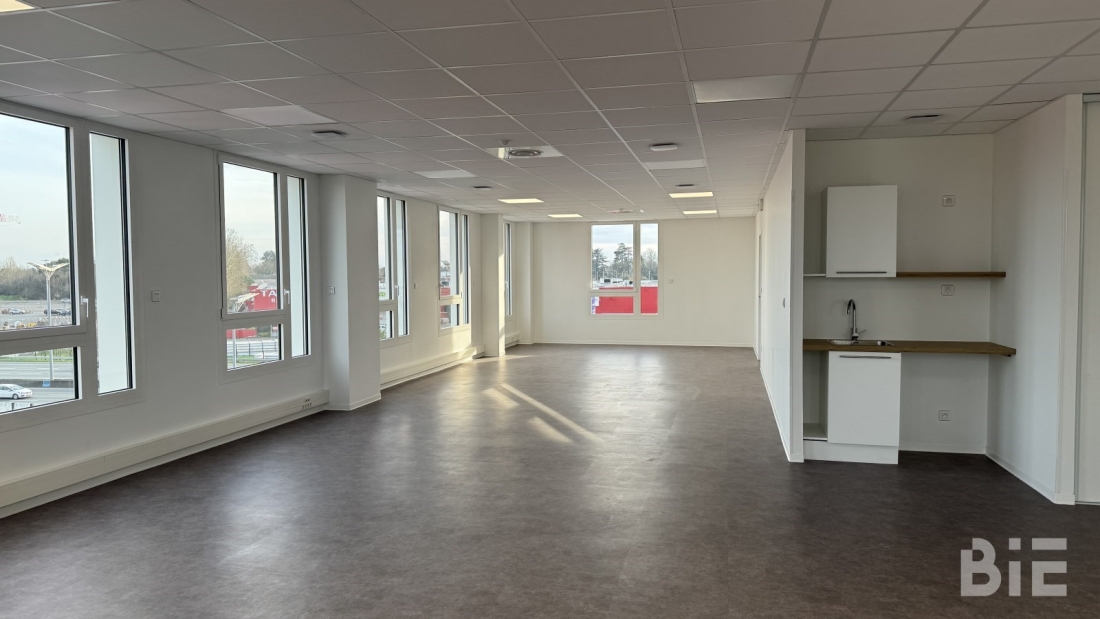 Photo 2 – Vente bureaux	VILLENAVE D'ORNON (33140)